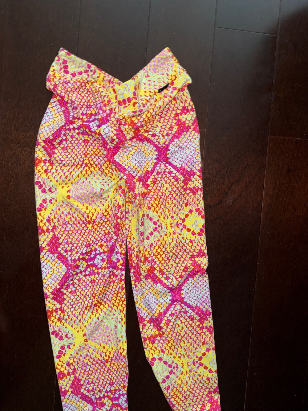 Women’s Bright Pink & Yellow Snakeskin Scrunchbutt Leggings